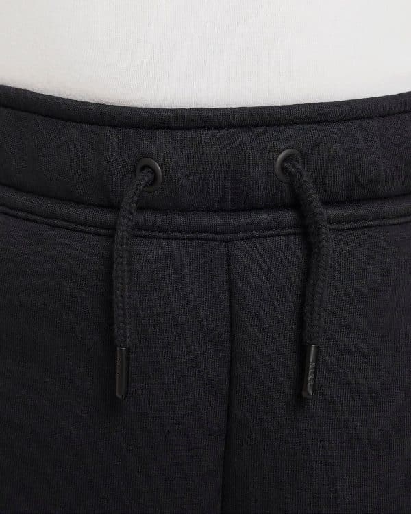 Nike B NSW TECH FC SHORT BOYS FD3289-010