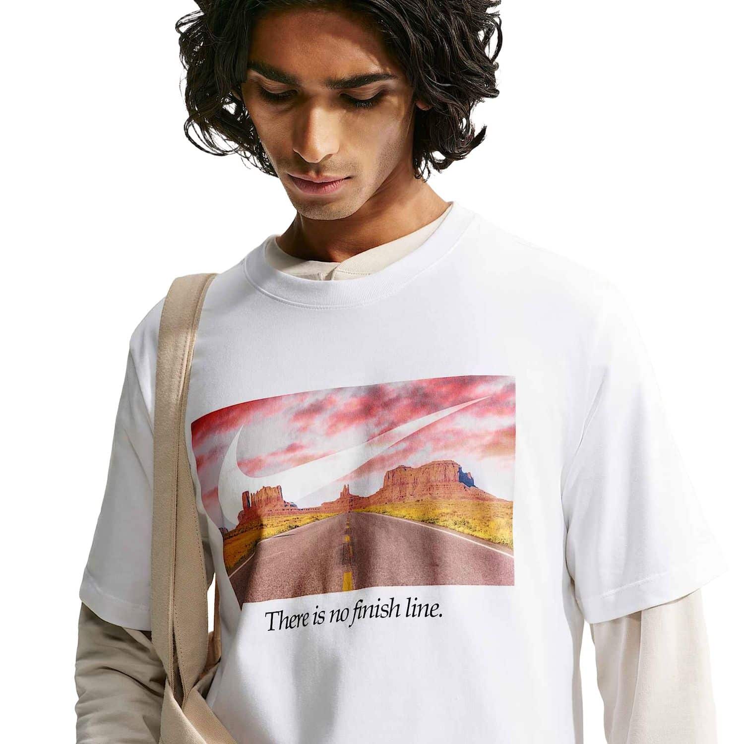 Nike M NSW CLUB TEE PHOTO IV4888-100 - obrazek 3